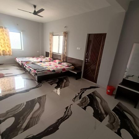 Matoshree Guesthouse Akalkot Exterior photo